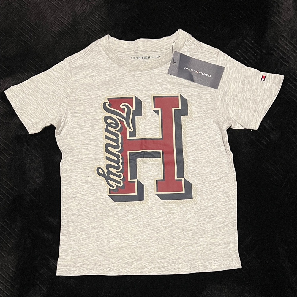 Tommy Hilfiger Graphic T-shirt. Boys size 2T. Oatmeal Heather Gray